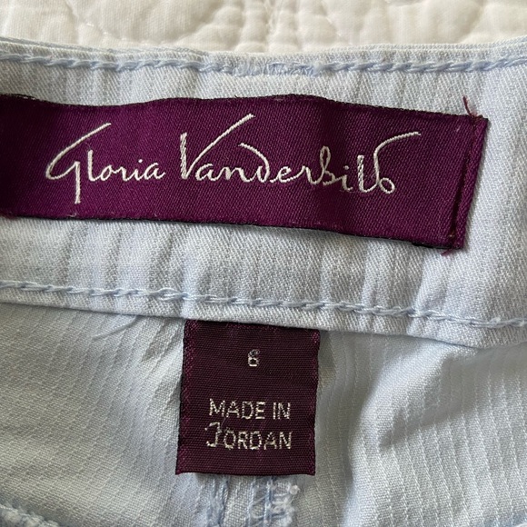 Gloria Vanderbilt Bermuda Shorts Light Blue Pin Stripe Flat Front Size 6 - Picture 2 of 13